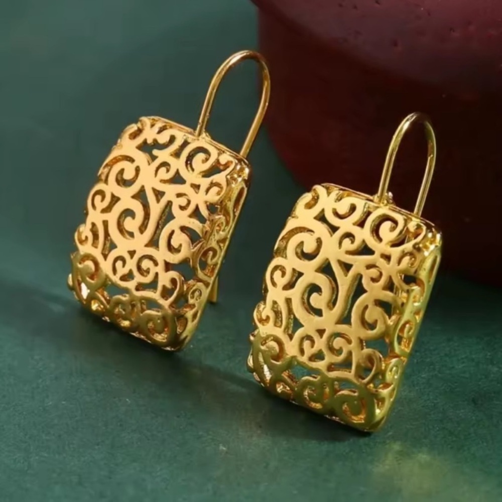 Vintage Gold Filigree Rectangle Earrings Lightweight Openwork Dangles Minimalist